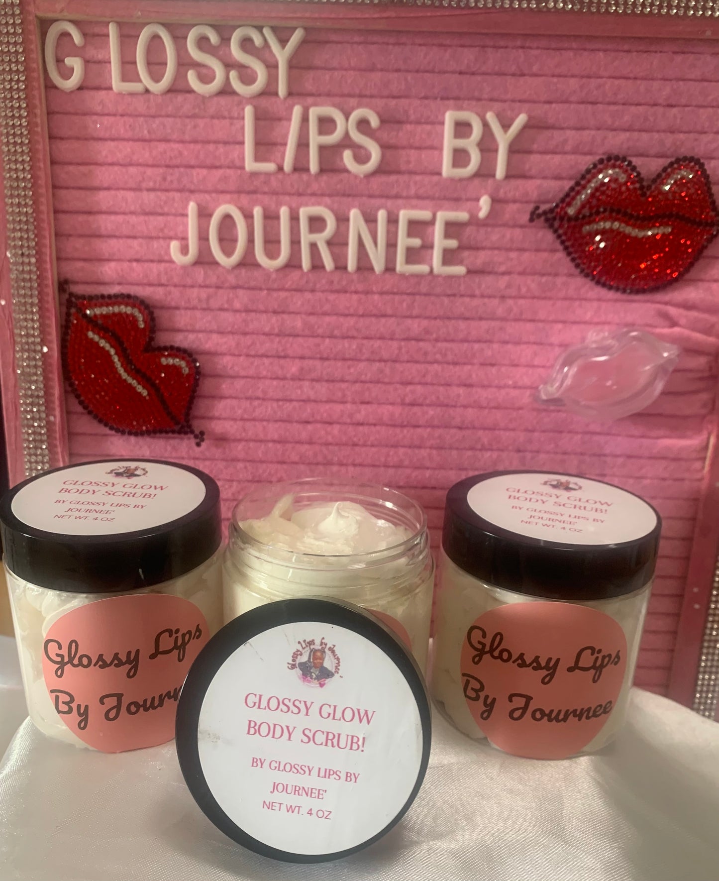 Glossy Glow Foaming Body Scrub